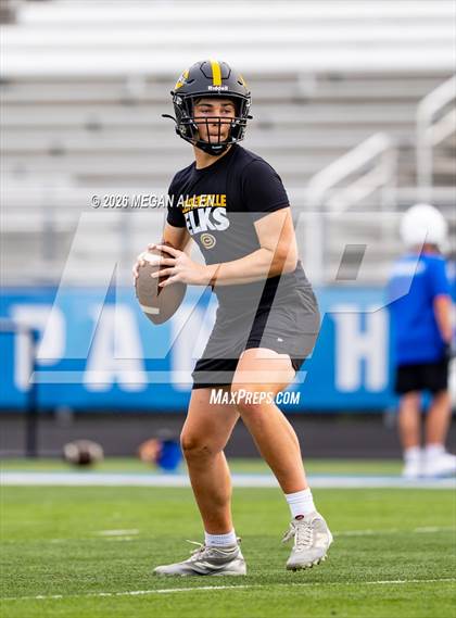 Thumbnail 2 in FR: Centerville vs. Springboro (7v7) photogallery.