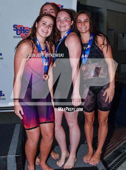 Thumbnail 2 in SCHSL 4A Final Awards photogallery.