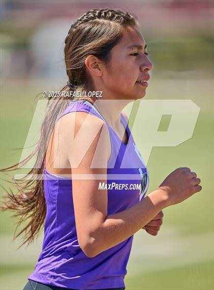 Thumbnail 2 in Dog Pound Invitational (3200M) photogallery.