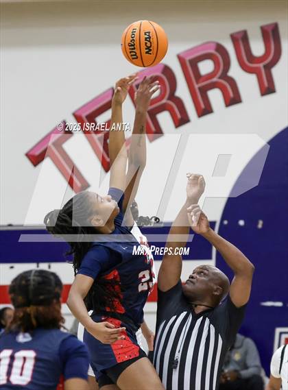 Thumbnail 1 in Southern School of Energy and Sustainability @ Terry Sanford (NCHSAA 3A 3rd Round) photogallery.