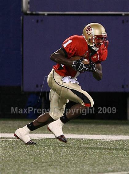 Thumbnail 1 in Bergen Catholic vs. Iona Prep (Kickoff Classic) photogallery.