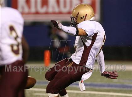 Thumbnail 3 in Bergen Catholic vs. Iona Prep (Kickoff Classic) photogallery.