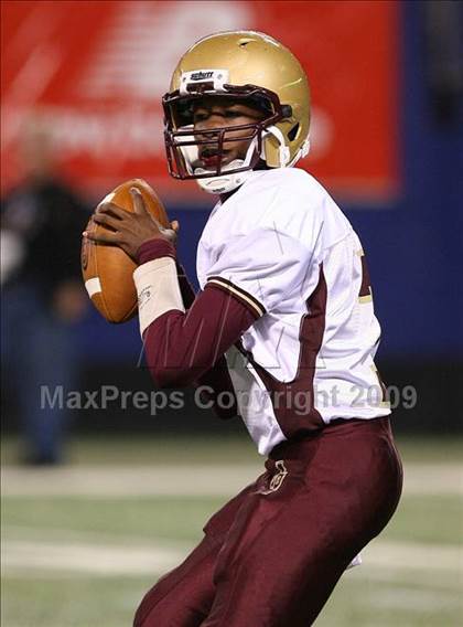 Thumbnail 3 in Bergen Catholic vs. Iona Prep (Kickoff Classic) photogallery.