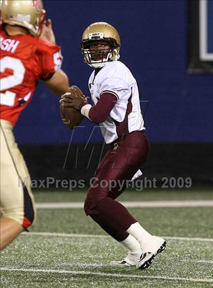 Thumbnail 3 in Bergen Catholic vs. Iona Prep (Kickoff Classic) photogallery.