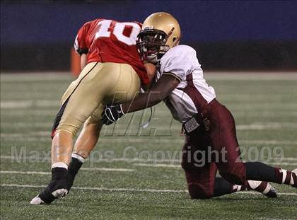 Thumbnail 2 in Bergen Catholic vs. Iona Prep (Kickoff Classic) photogallery.