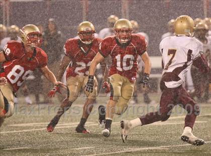 Thumbnail 3 in Bergen Catholic vs. Iona Prep (Kickoff Classic) photogallery.