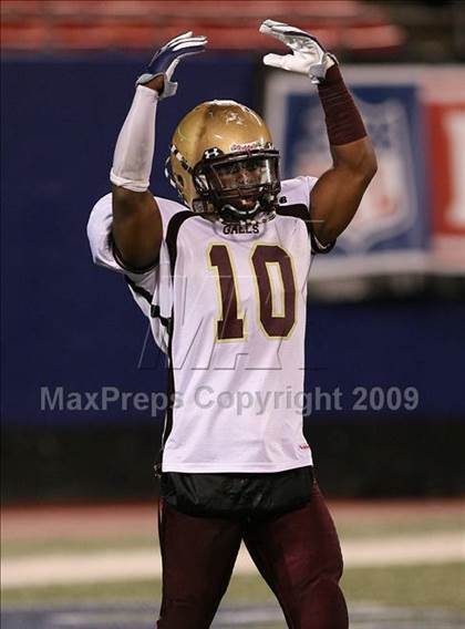 Thumbnail 1 in Bergen Catholic vs. Iona Prep (Kickoff Classic) photogallery.