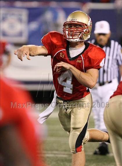 Thumbnail 3 in Bergen Catholic vs. Iona Prep (Kickoff Classic) photogallery.