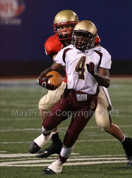 Thumbnail 2 in Bergen Catholic vs. Iona Prep (Kickoff Classic) photogallery.