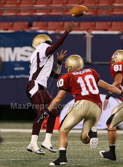 Thumbnail 1 in Bergen Catholic vs. Iona Prep (Kickoff Classic) photogallery.