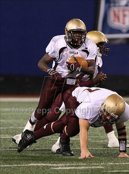 Thumbnail 2 in Bergen Catholic vs. Iona Prep (Kickoff Classic) photogallery.