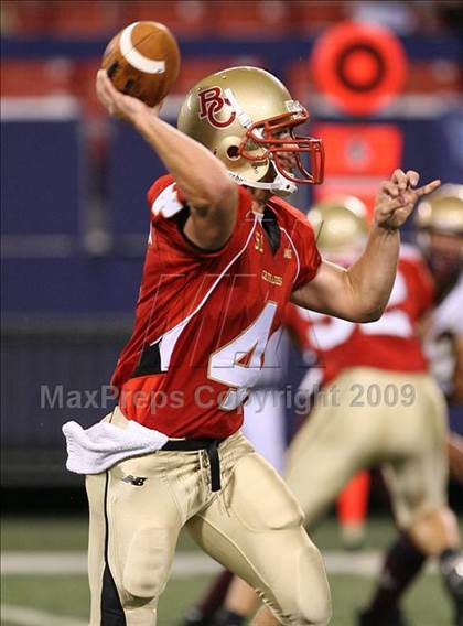 Thumbnail 2 in Bergen Catholic vs. Iona Prep (Kickoff Classic) photogallery.