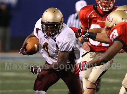 Thumbnail 3 in Bergen Catholic vs. Iona Prep (Kickoff Classic) photogallery.