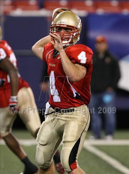 Thumbnail 3 in Bergen Catholic vs. Iona Prep (Kickoff Classic) photogallery.