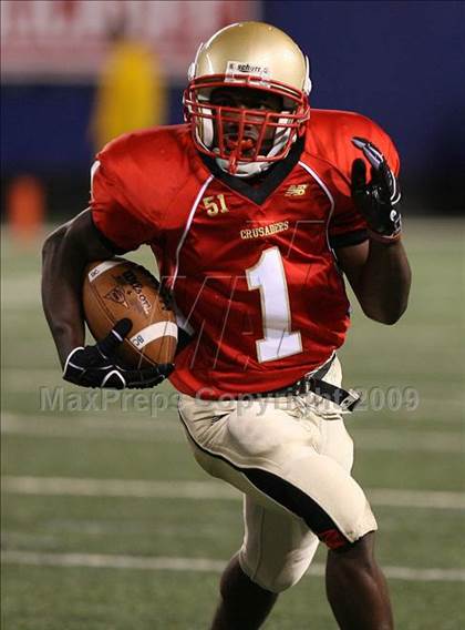 Thumbnail 2 in Bergen Catholic vs. Iona Prep (Kickoff Classic) photogallery.
