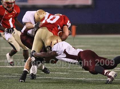 Thumbnail 3 in Bergen Catholic vs. Iona Prep (Kickoff Classic) photogallery.