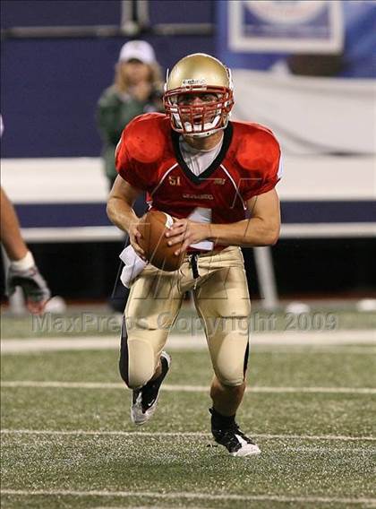 Thumbnail 2 in Bergen Catholic vs. Iona Prep (Kickoff Classic) photogallery.