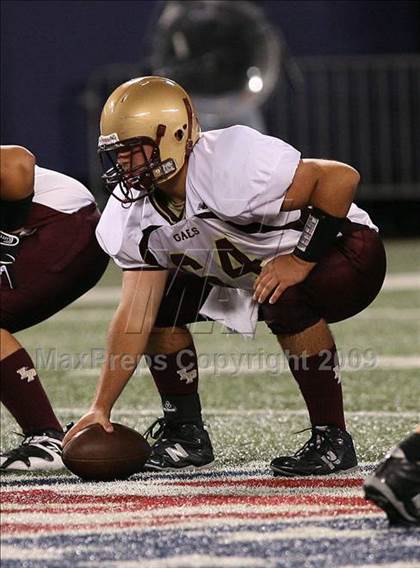Thumbnail 3 in Bergen Catholic vs. Iona Prep (Kickoff Classic) photogallery.