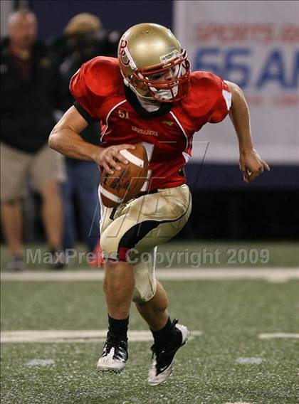 Thumbnail 2 in Bergen Catholic vs. Iona Prep (Kickoff Classic) photogallery.