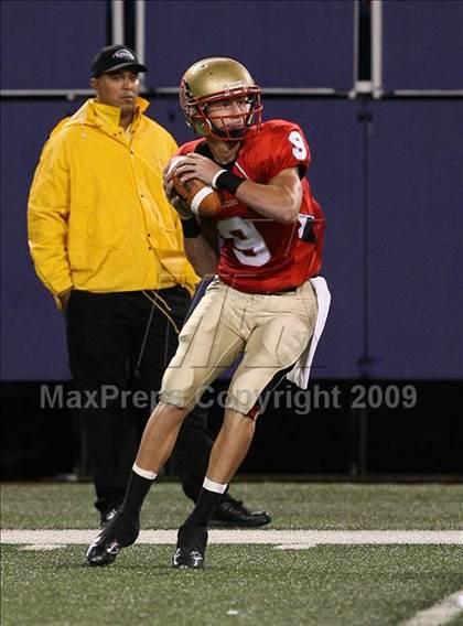 Thumbnail 2 in Bergen Catholic vs. Iona Prep (Kickoff Classic) photogallery.