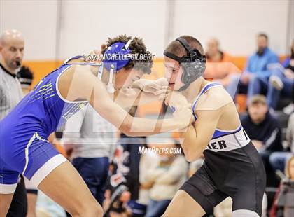 Thumbnail 2 in 56th Akron Holiday Tournament (Quarterfinals) photogallery.