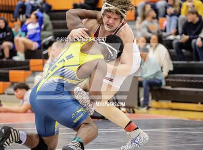 Thumbnail 2 in 56th Akron Holiday Tournament (Quarterfinals) photogallery.