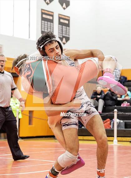 Thumbnail 3 in 56th Akron Holiday Tournament (Quarterfinals) photogallery.