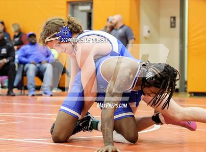 Thumbnail 2 in 56th Akron Holiday Tournament (Quarterfinals) photogallery.