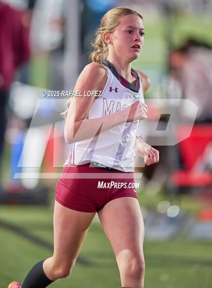Thumbnail 1 in Dog Pound Invitational (1600 Meter) photogallery.