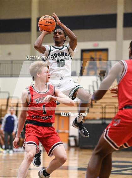 Thumbnail 3 in Langston Hughes vs. North Gwinnett (Lemon Street Classic) photogallery.