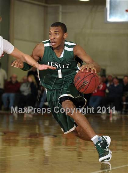 Thumbnail 3 in Strake Jesuit vs. Jesuit (Father Barry Christmas Classic) photogallery.