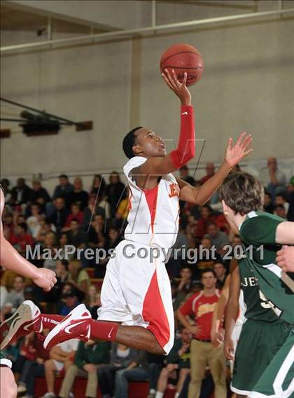 Thumbnail 2 in Strake Jesuit vs. Jesuit (Father Barry Christmas Classic) photogallery.