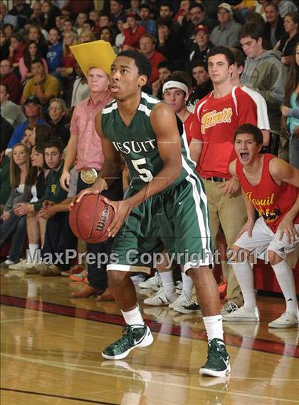 Thumbnail 1 in Strake Jesuit vs. Jesuit (Father Barry Christmas Classic) photogallery.
