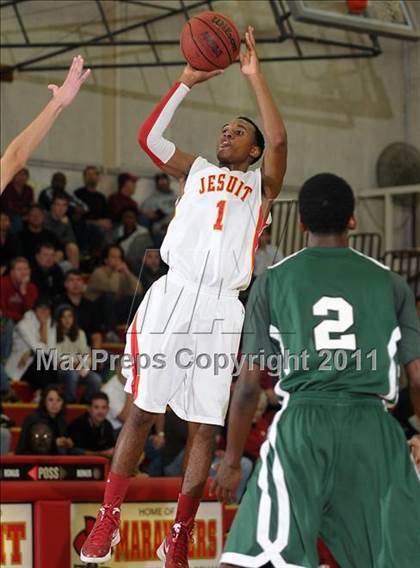 Thumbnail 3 in Strake Jesuit vs. Jesuit (Father Barry Christmas Classic) photogallery.