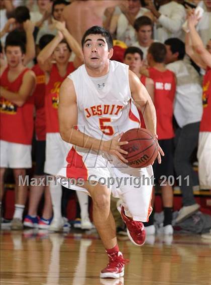 Thumbnail 1 in Strake Jesuit vs. Jesuit (Father Barry Christmas Classic) photogallery.