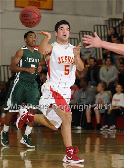 Thumbnail 1 in Strake Jesuit vs. Jesuit (Father Barry Christmas Classic) photogallery.