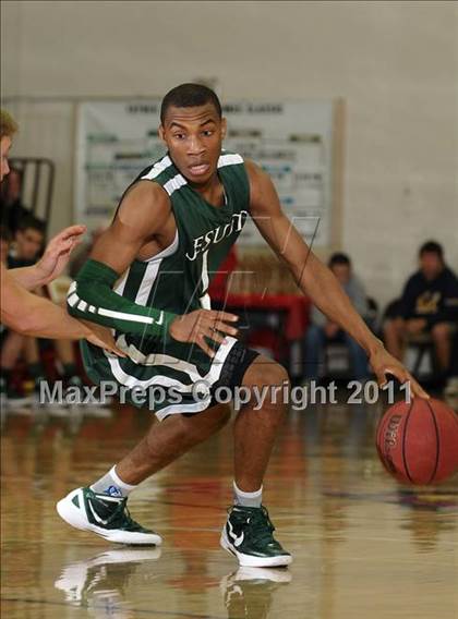 Thumbnail 1 in Strake Jesuit vs. Jesuit (Father Barry Christmas Classic) photogallery.