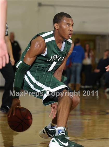 Thumbnail 2 in Strake Jesuit vs. Jesuit (Father Barry Christmas Classic) photogallery.