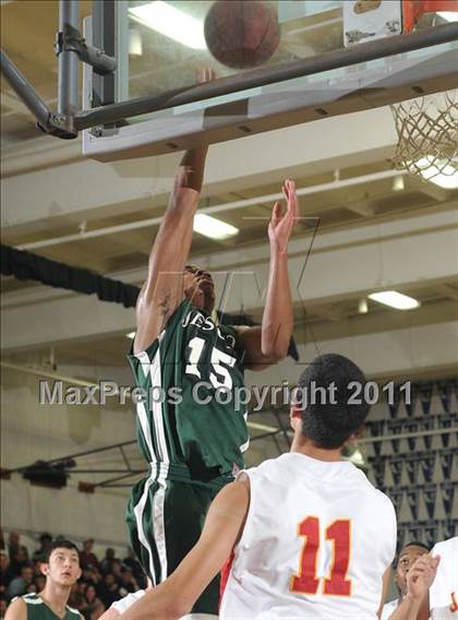 Thumbnail 2 in Strake Jesuit vs. Jesuit (Father Barry Christmas Classic) photogallery.