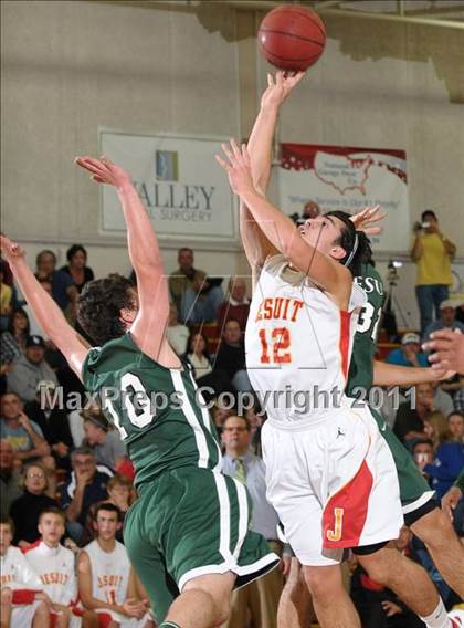 Thumbnail 1 in Strake Jesuit vs. Jesuit (Father Barry Christmas Classic) photogallery.