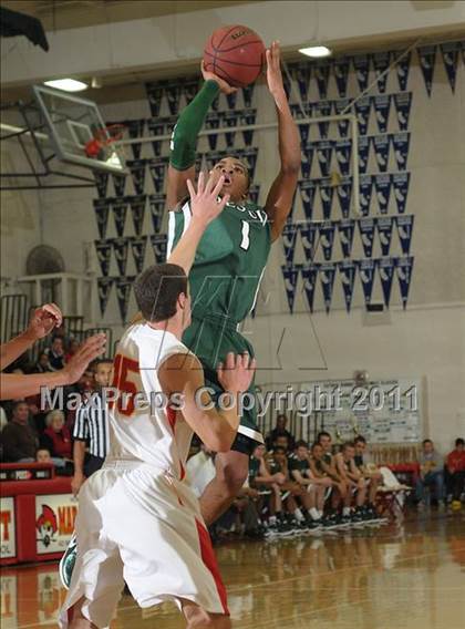 Thumbnail 3 in Strake Jesuit vs. Jesuit (Father Barry Christmas Classic) photogallery.