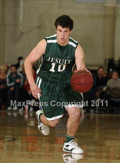 Thumbnail 1 in Strake Jesuit vs. Jesuit (Father Barry Christmas Classic) photogallery.