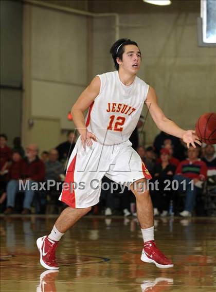 Thumbnail 1 in Strake Jesuit vs. Jesuit (Father Barry Christmas Classic) photogallery.