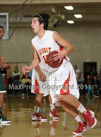 Thumbnail 2 in Strake Jesuit vs. Jesuit (Father Barry Christmas Classic) photogallery.
