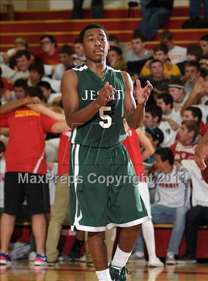 Thumbnail 3 in Strake Jesuit vs. Jesuit (Father Barry Christmas Classic) photogallery.