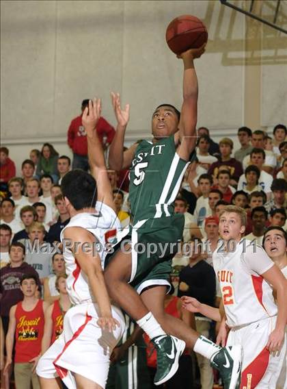 Thumbnail 3 in Strake Jesuit vs. Jesuit (Father Barry Christmas Classic) photogallery.