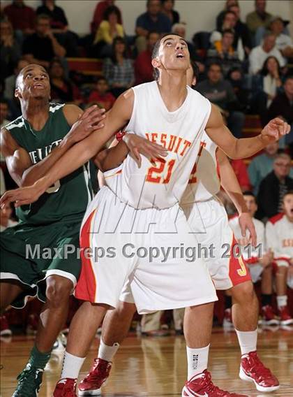 Thumbnail 1 in Strake Jesuit vs. Jesuit (Father Barry Christmas Classic) photogallery.