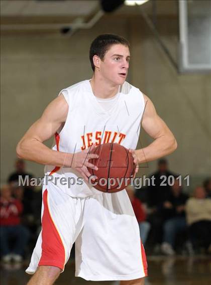 Thumbnail 3 in Strake Jesuit vs. Jesuit (Father Barry Christmas Classic) photogallery.
