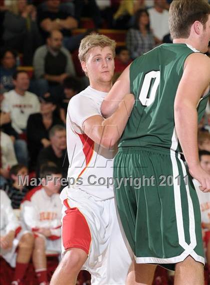 Thumbnail 2 in Strake Jesuit vs. Jesuit (Father Barry Christmas Classic) photogallery.