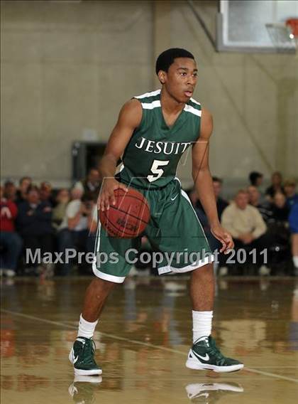 Thumbnail 1 in Strake Jesuit vs. Jesuit (Father Barry Christmas Classic) photogallery.